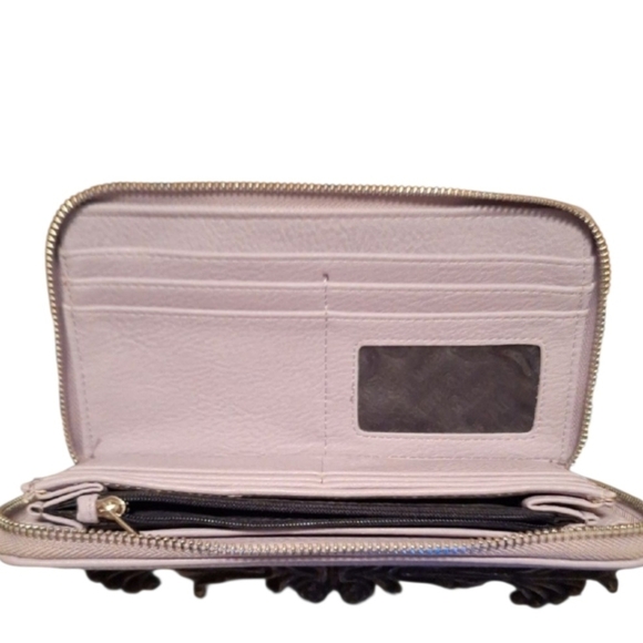 EUC Steve Madden Lavender Clutch Wallet. - Picture 3 of 8